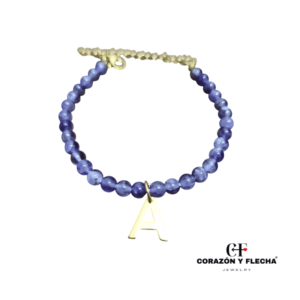 Pulsera amatista con inicial de acero dorado